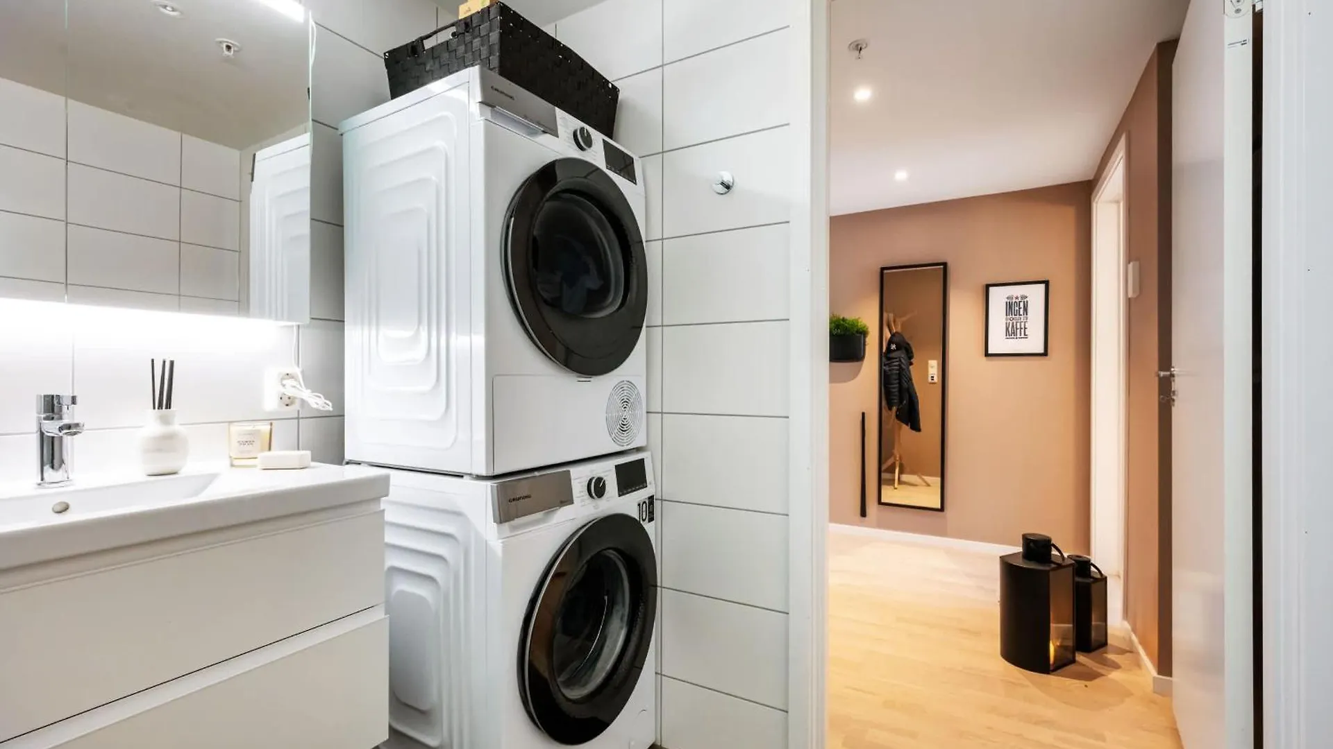 Roomsly Apartments - City Flat With Private Balcony Bergen