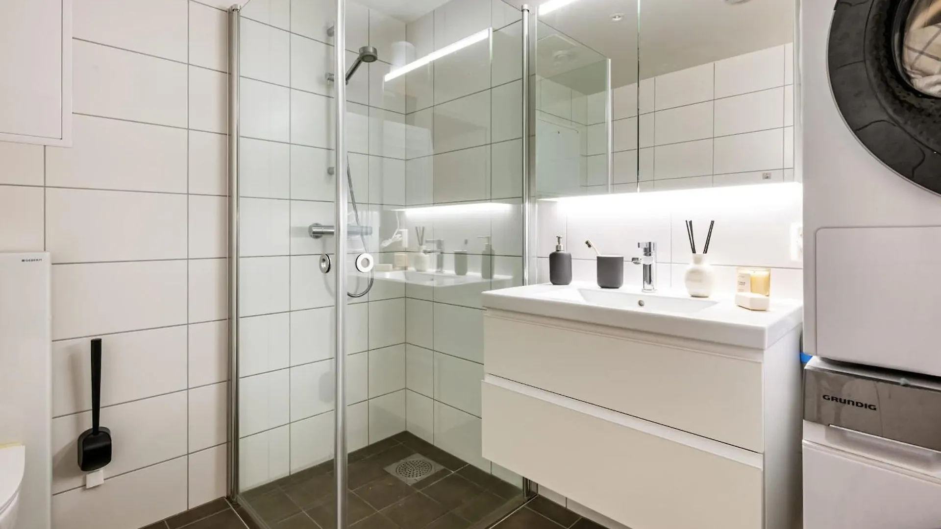 Roomsly Apartments - City Flat With Private Balcony Bergen